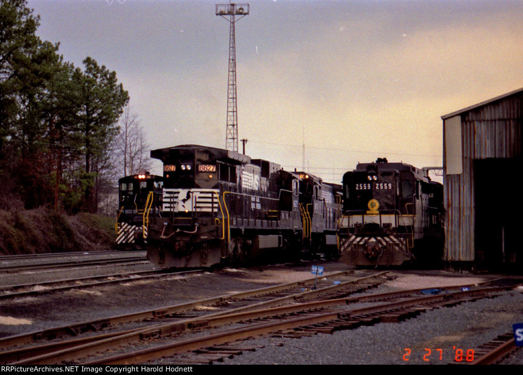 SOU 2559 & NS 8627 beside the engine house